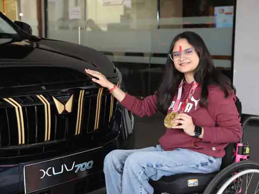 गोल्डन गर्ल को गिफ्ट मिली कस्टमाइज्ड XUV-700
