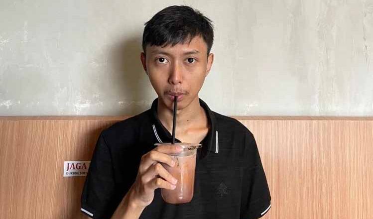 सेल्फी बेचकर 22 साल का ये लड़का बन गया करोड़पति