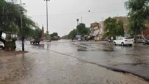 रात में बरसे बादल, दिन में कड़ाके की सर्दी