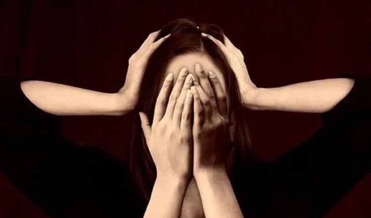 सिरदर्द भी है ओमिक्रॉन का एक लक्षण, कहीं आप संक्रमित तो नहीं, ऐसे करें पहचान और बचाव