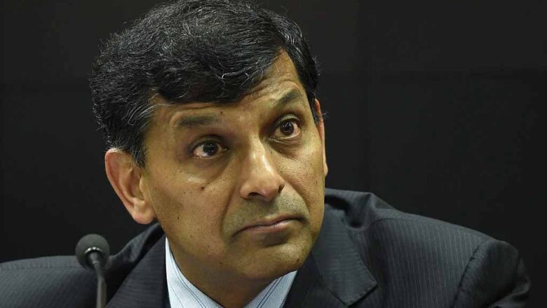 रघुराम राजन की सरकार को सलाह: भारतीय अर्थव्यवस्था में ‘कुछ चमकीले तो कई काले धब्बे’, फूंक फूंक कर उठाएं कदम