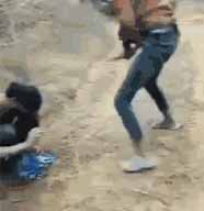 युवक के पैर बांधकर बुरी तरह पीटा, अधमरा