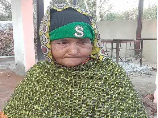 15 साल से श्मशान में मां, बोली- बेटा सोया है