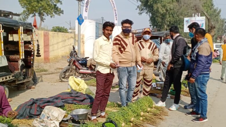मास्क वितरण के साथ वैक्सीनेशन के लिए किया जागरूक