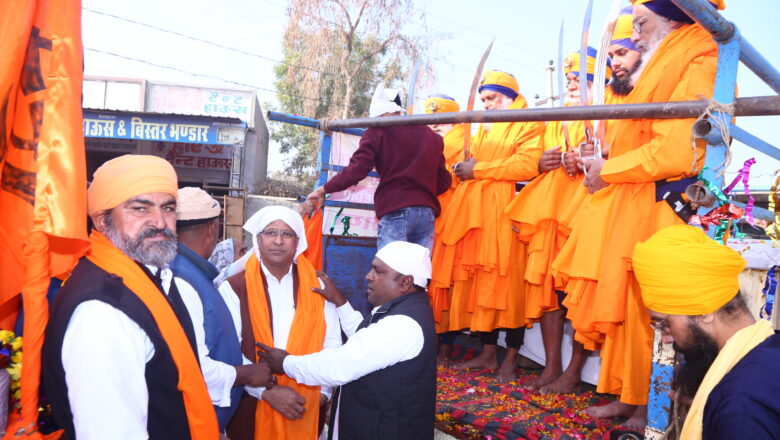 पंज प्यारों की अगुवाई में निकला नगरकीर्तन