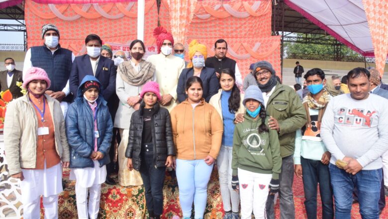 सादगीपूर्ण तरीके से मनाया गया 73वां गणतंत्र दिवस