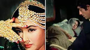 पाकीजा के ‘आपके हसीन पैर’ वाले सीन में नहीं थीं मीना कुमारी, दर्शकों के साथ हुआ धोखा