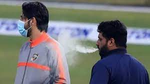 अफगानिस्तान के मोहम्मद शहजाद ने की हदें पार, बीच मैदान पर सिगरेट फूंकते पाए गए, अधिकारियों ने लगाई फटकार