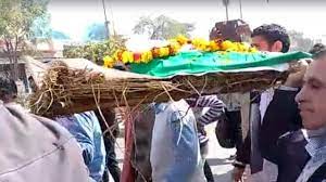 राजस्थान: डीजे पर देशभक्ति के गीत, तिरंगे में लिपटा शव… यह राष्ट्रीय पक्षी मोर की अंतिम यात्रा थी