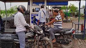 Petrol-Diesel के ताजा रेट जारी, सबसे सस्ता पेट्रोल 82.96 रुपये लीटर और डीजल 77.13 रुपये प्रति लीटर मिल रहा