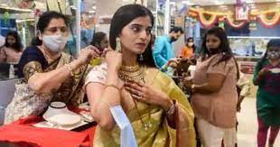 Valentine’s day पर खरीदना है सोना तो जानें हफ्ते भर में कितना महंगा हुआ गोल्ड-सिल्वर?