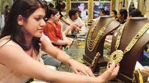 सोना हुआ और महंगा, अब 10 ग्राम गोल्ड के लिए तैयार रखिए इतने रुपये