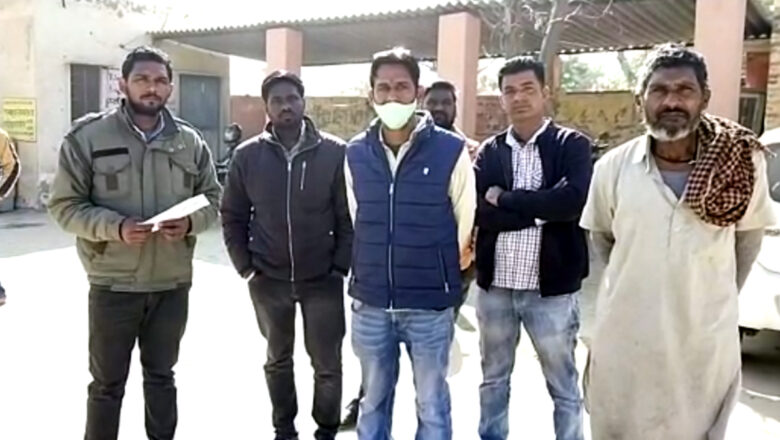 बेवजह ट्रैक्टर सीज करने का आरोप