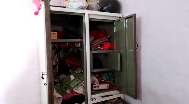 सूने मकान को बनाया निशाना