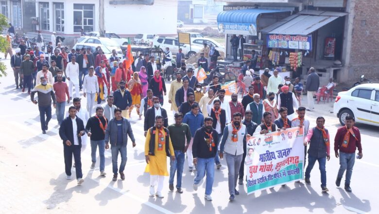लाठीचार्ज-हिरासत के विरोध में भाजपा कार्यकर्ताओं का कलक्ट्रेट पर प्रदर्शन