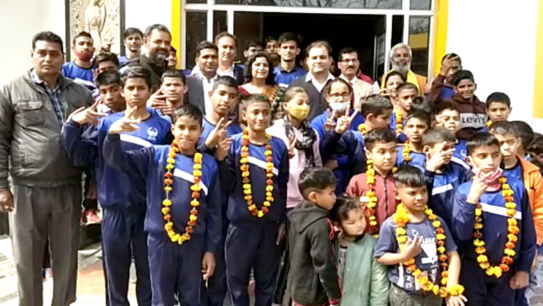 राज्य विशेष योग्यजन आयोग आयुक्त पहुंचे विशेष बच्चों के बीच