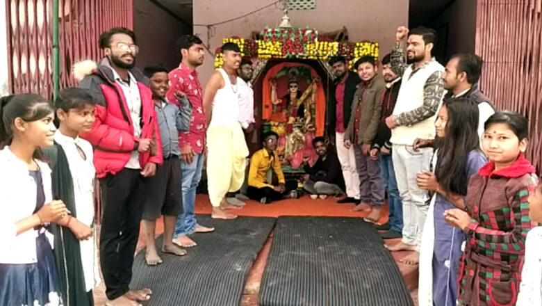 ज्ञान की देवी मां सरस्वती को किया नमन