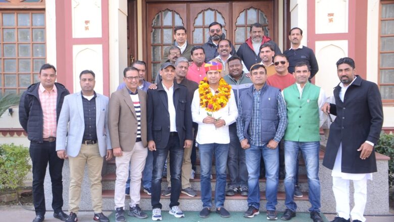 कांग्रेस नेता पुष्पेंद्र भारद्वाज का अभिनंदन