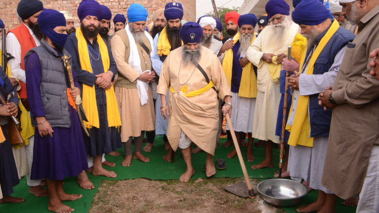 गुरुद्वारा में रखी लंगर हॉल की नींव