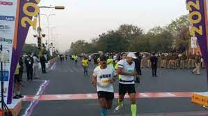 जयपुर मैराथन का आयोजन, राज्यपाल कलराज मिश्र ने हरी झंडी दिखाकर किया रवाना, अभिनेता मिलिंद सोमन ने डांस कर बढ़ाया उत्साह