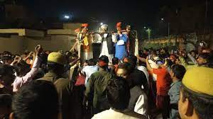 बनारस में ईवीएम पर बवालः तीन सौ लोगों पर हत्या के प्रयास, लूट और बलवा की धाराओं में केस