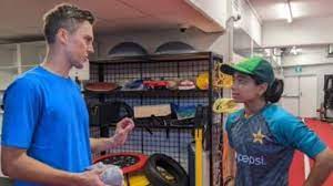जिम में ट्रेंट बोल्ट से मिलकर खुश हुईं पाकिस्तानी खिलाड़ी, PCB ने शेयर की फोटो