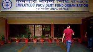 EPFO: 6 करोड़ कर्मचारियों को बड़ा झटका, सरकार ने घटाई पीएफ पर ब्याज दर, 40 साल में सबसे कम इंटरेस्ट