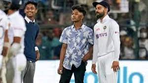 विराट कोहली के साथ सेल्फी लेना पड़ेगा महंगा, बेंगलुरु पुलिस ने 4 युवकों के खिलाफ दर्ज की FIR