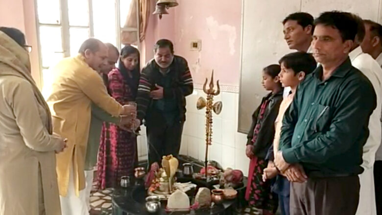 सामूहिक रुद्राभिषेक कर सुख-समृद्धि की कामना