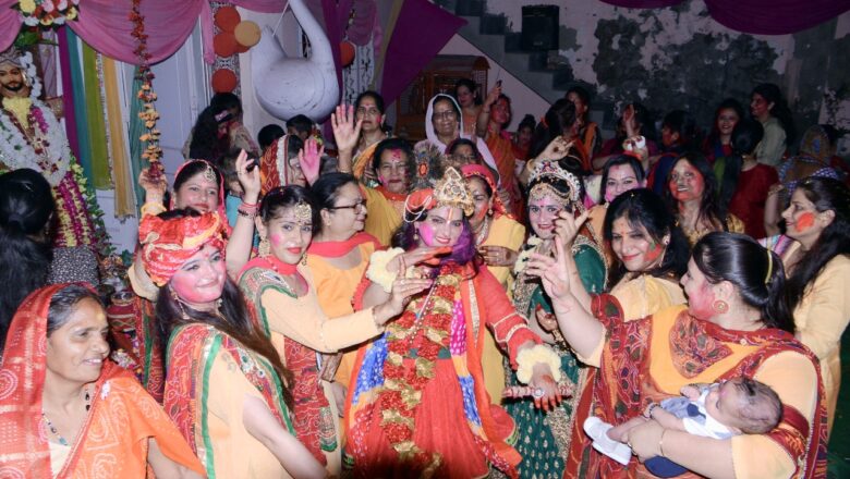 फाग महोत्सव का आयोजन, गुलाल-फूलों से खेली होली