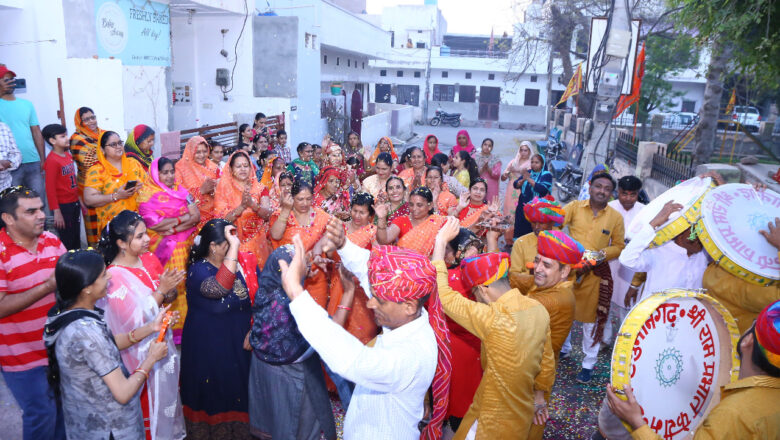 नैना नीचा करले सांवरा…