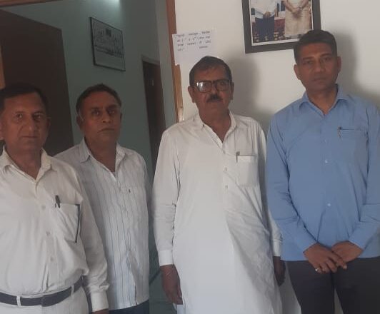 रेलवे से जुड़ी मांगों का सांसद को सौंपा ज्ञापन