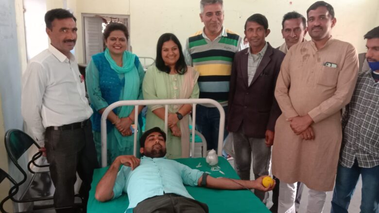 रक्तदान शिविर में 165 ने किया रक्तदान