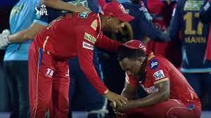 मुंबई इंडियंस के खिलाफ डेथ ओवर में गेंदबाजी को लेकर ओडियन स्मिथ के बयान ने जीता दिल- जिस चीज से आप मरते नहीं