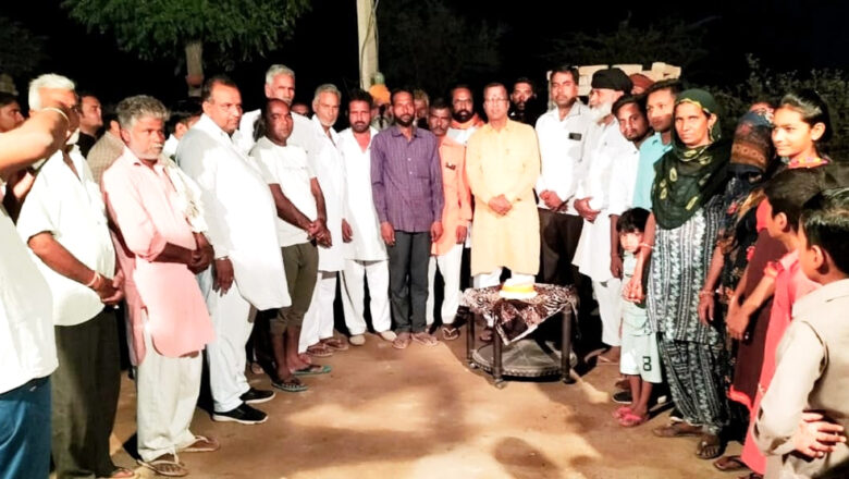 मनाया जन्मदिन, काटा केक