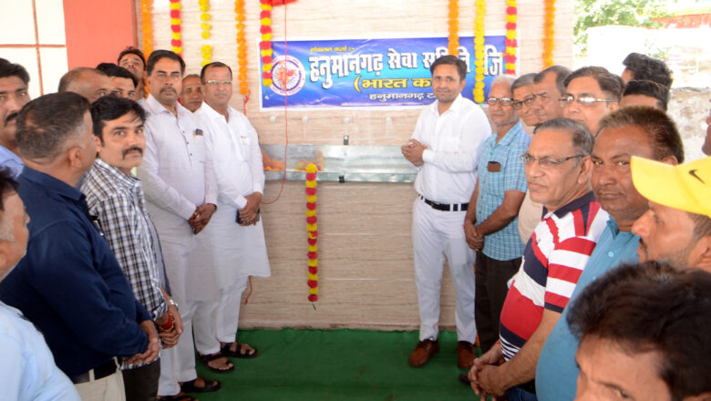 रेलवे स्टेशन पर वाटर कूलर स्थापित