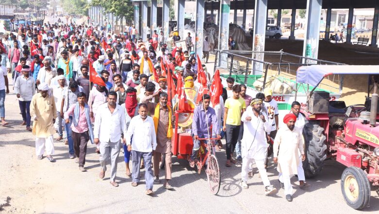 मजदूरी बढ़ाने की मांग, सुबह हड़ताल पर गए, दोपहर को काम पर लौटे