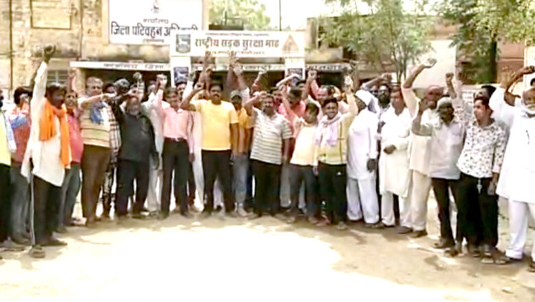 ई-रिक्शा चालकों का डीटीओ कार्यालय पर प्रदर्शन