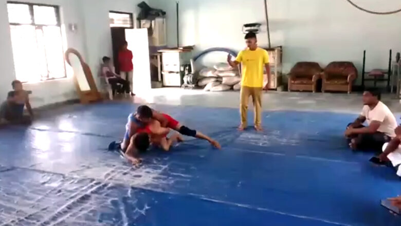 प्रतिद्वंदी को पटखनी देने की होड़