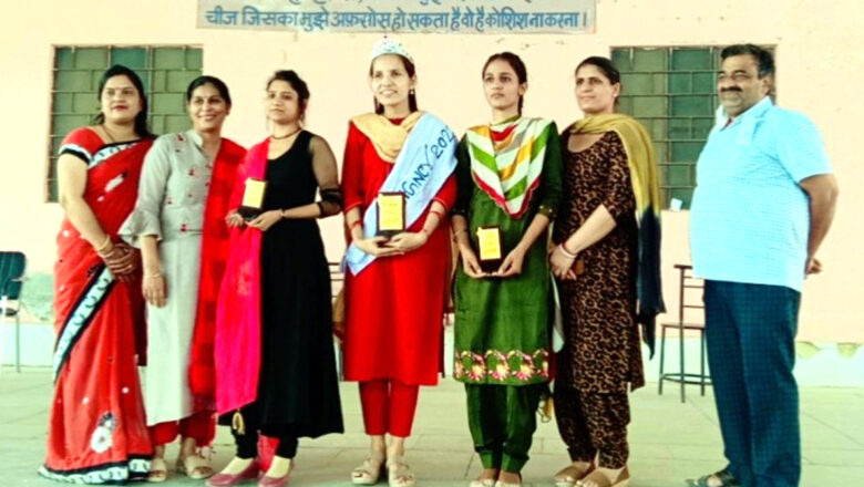 प्रथम स्थान पर रही छात्रा वंदना रानी