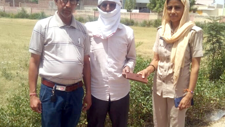 चोर ने छिपाया, माली ने लौटाया