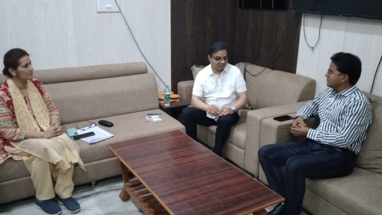 राष्टÑीय लोक अदालत में प्रकरण रेफर करवाने पर चर्चा