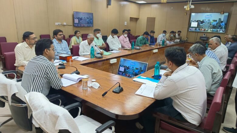 संस्थान पर आने वाले प्रत्येक नागरिक को दी जाए चिकित्सकीय योजनाओं की जानकारी