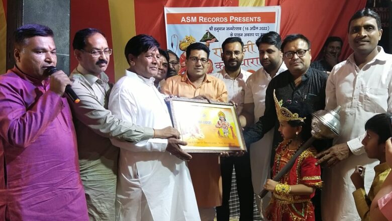 डॉ. जिन्दल के भजन का विमोचन