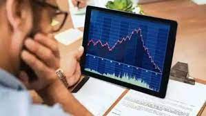 RBI के फैसले से लाल हुआ शेयर मार्केट! सेंसेक्स में 1300 अंकों की बड़ी गिरावट, 56 हजार के नीचे बाजार बंद