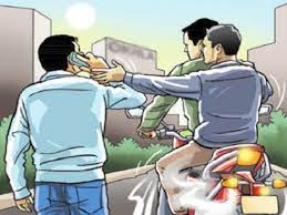 मारपीट कर छीनी बाइक व मोबाइल फोन