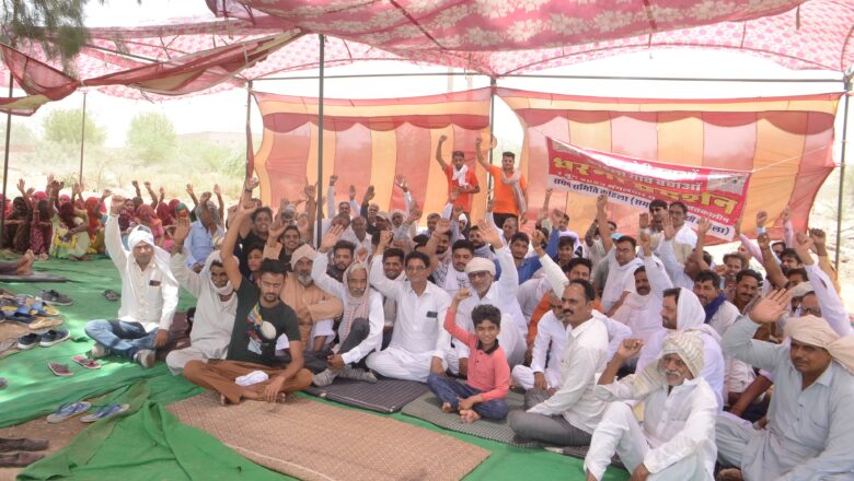 पांचवें दिन भी डटे धरने पर, आमरण अनशन की चेतावनी