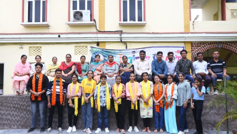 कक्षा दसवीं में अव्वल रहे विद्यार्थी सम्मानित
