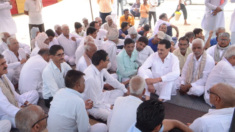 धरनास्थल पर पानी ढाल का कार्यक्रम, किया हवन