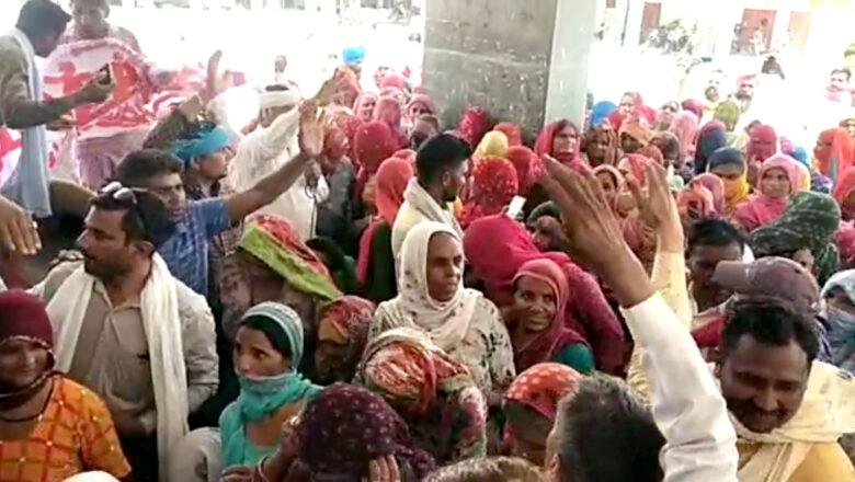 मनरेगा मजदूरों व मेटों ने किया जिला परिषद कार्यालय का घेराव